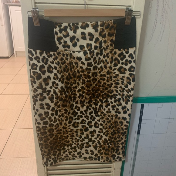 Leopard Print Skirt - Picture 2 of 2